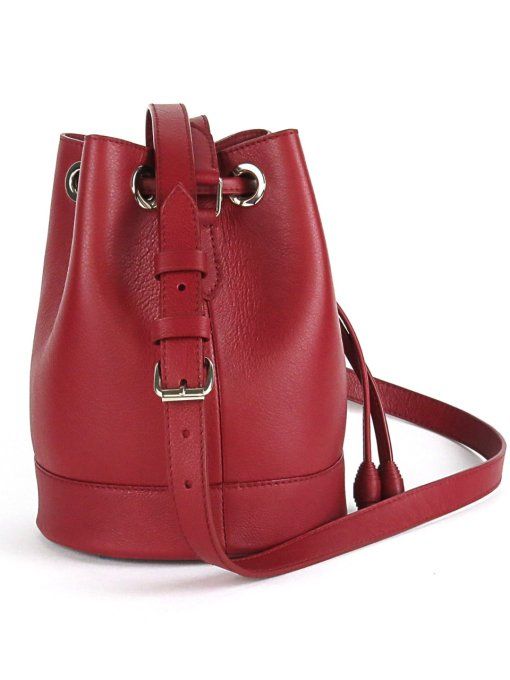 sac seau en cuir rouge artisanal