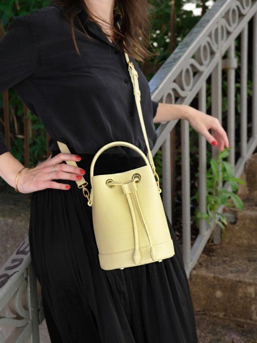 sac seau en cuir jaune